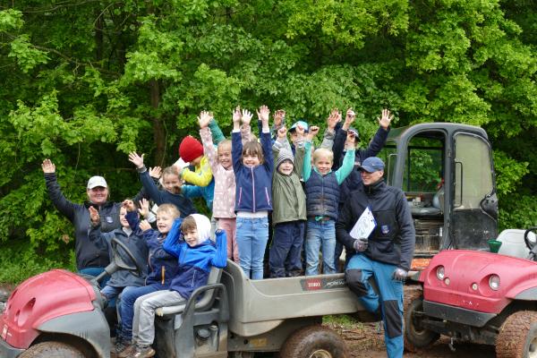 Bild7 Gruenes Klassenzimmer Kinder der Karl Nahrgang Grundschule aus Dreieich Quelle DGV